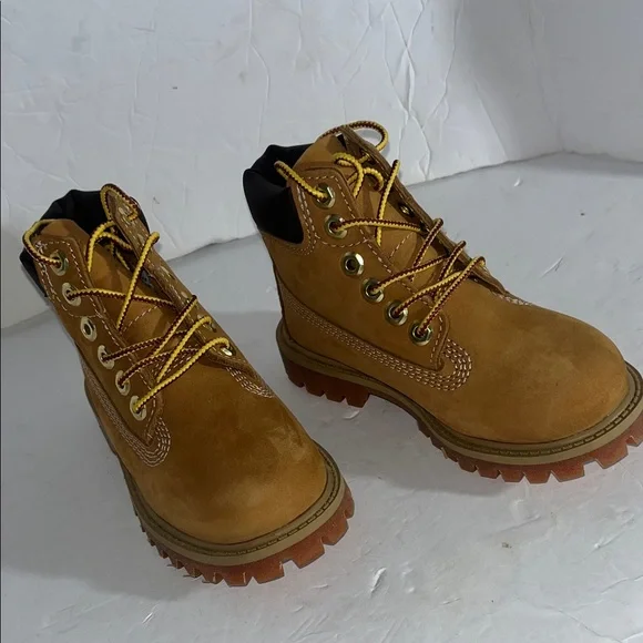 Timberland boots kid size 9, like new - Picture 1 of 12